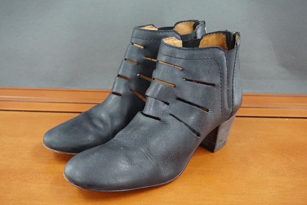 Aquatalia Freida Shoes Women Size 7 Black Leather Cutout Booties Zip Heels Italy